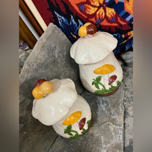 Pair of Vintage Mushroom Ceramic Canisters - Picture 13 of 13